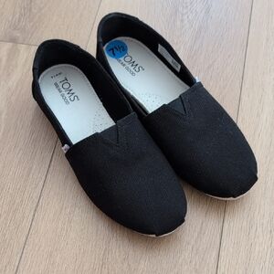 TOMS Classic Black Canvas Slip-Ons
